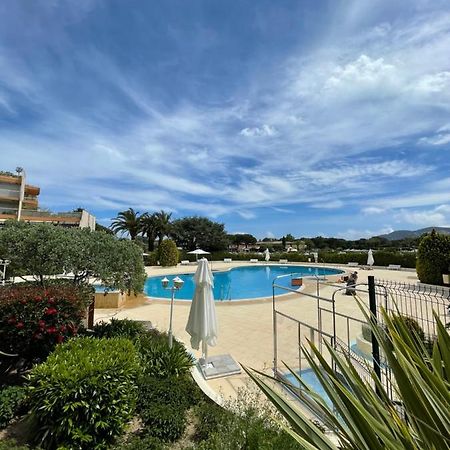 Beau Studio Dans Residence Avec Piscine Et Vue Sur La Ville - 5Min Des Plages Mandelieu Dış mekan fotoğraf