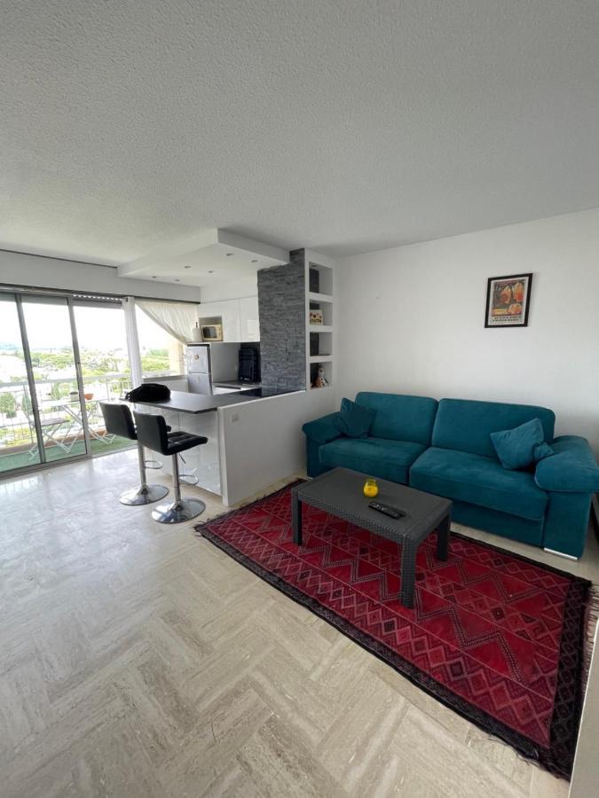 Beau Studio Dans Residence Avec Piscine Et Vue Sur La Ville - 5Min Des Plages Mandelieu Dış mekan fotoğraf