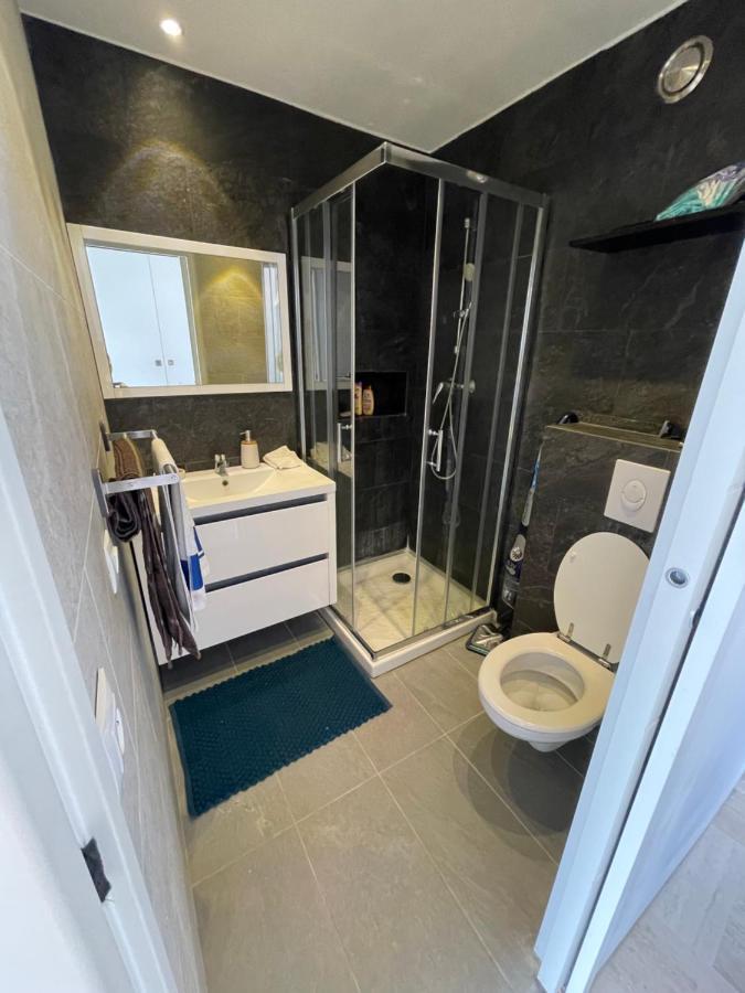 Beau Studio Dans Residence Avec Piscine Et Vue Sur La Ville - 5Min Des Plages Mandelieu Dış mekan fotoğraf